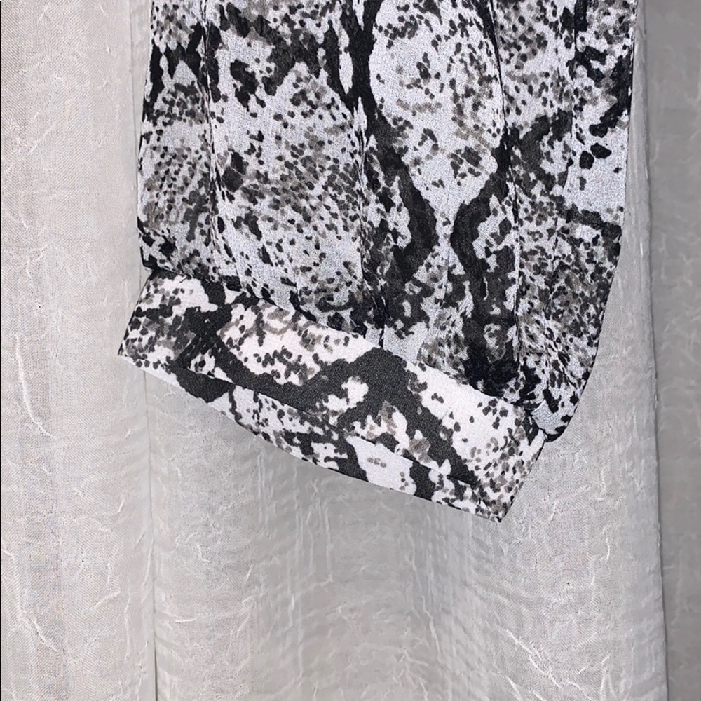 Express Printed Romper - Picture 3 of 5